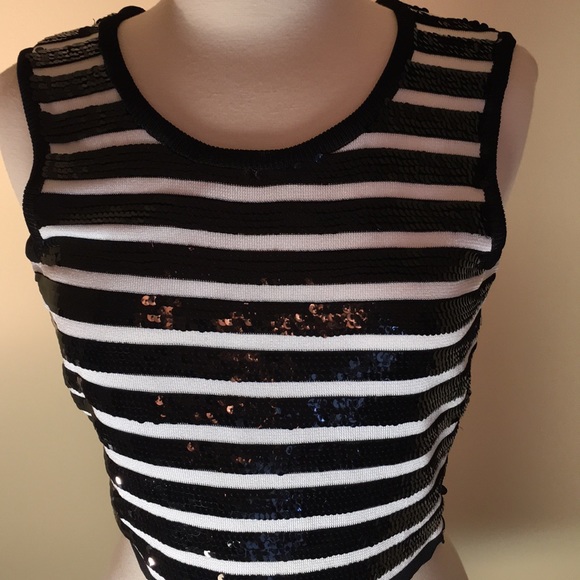 Gianfranco Ferre crop sweater, w/sequined front😍 - Picture 4 of 6